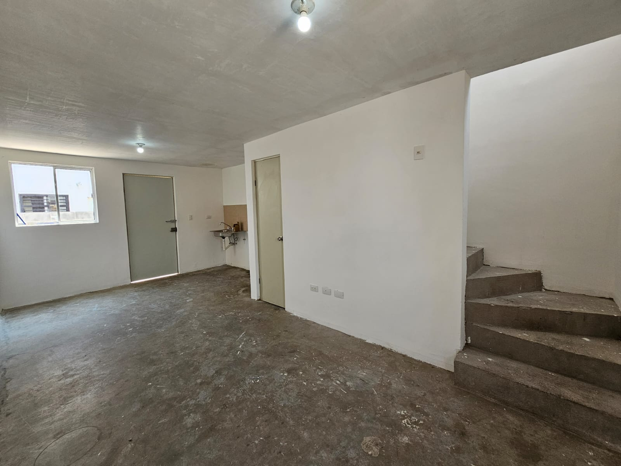 Casa en Venta en Fuentes de Castilla, Salinas Victoria | 2 Plantas, 2 Recámaras – Foto 10 Casa en Venta en Fuentes de Castilla, Salinas Victoria | 2 Plantas, 2 Recámaras