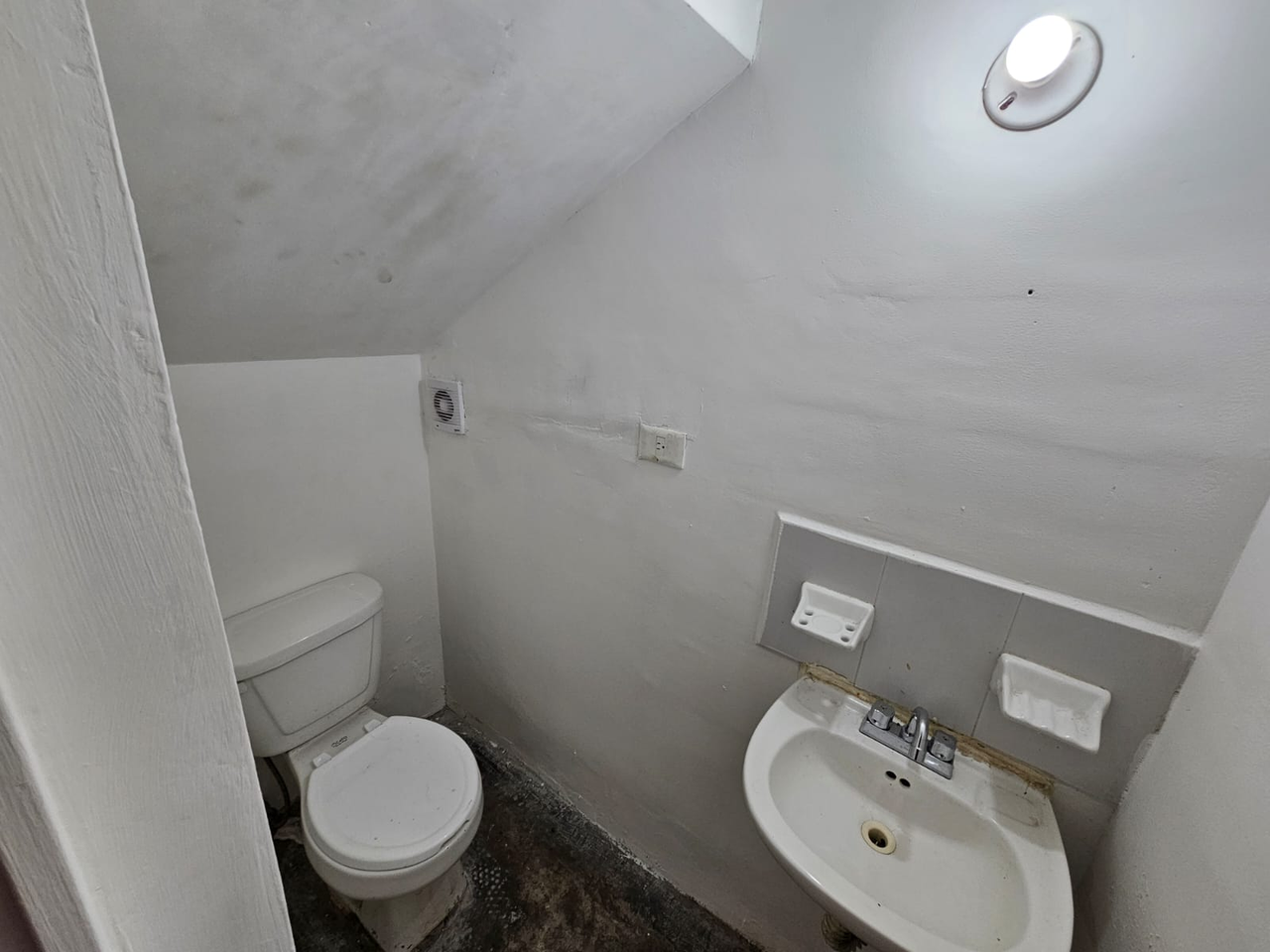 Casa en Venta en Fraccionamiento El Jaral, El Carmen | 2 Plantas, 2 Recámaras