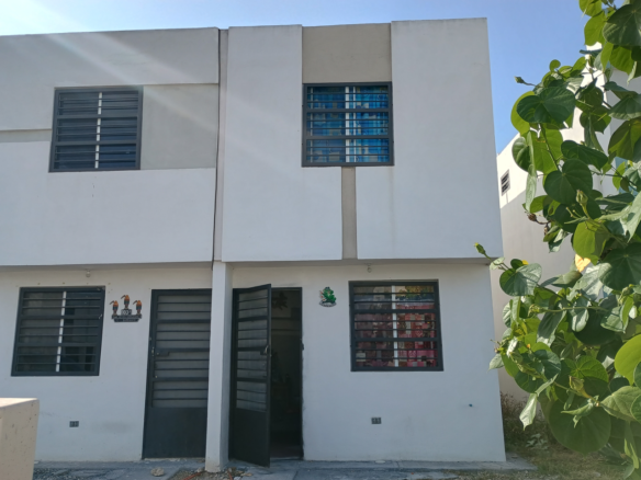 Casa en Venta en Fraccionamiento Sector Álora, Juárez | 2 Recámaras