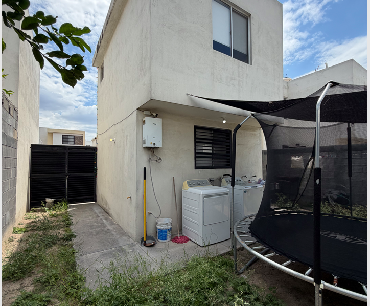 Casa en Venta en Fraccionamiento Santa María, García | 2 Plantas con Cocina Integral
