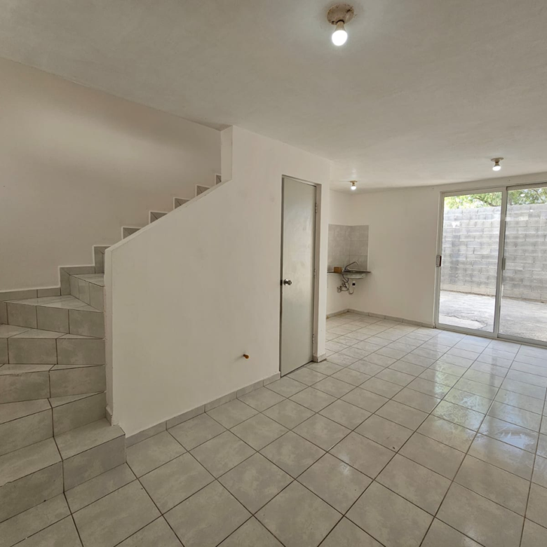 Casa en Venta en Parques Diamante, García | 2 Plantas, 2 Recámaras