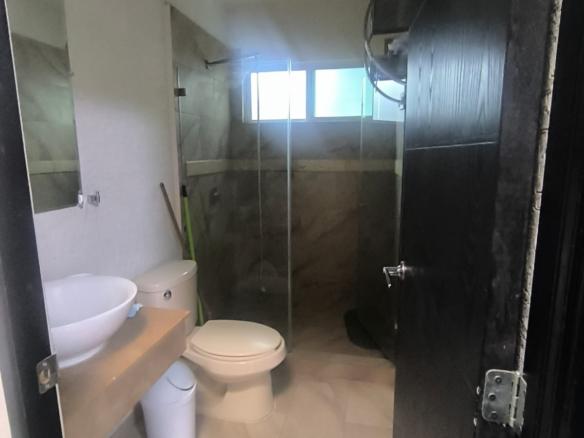 Casa de Lujo en Venta en Crystal Lagoons (Moderno Apodaca), Apodaca | 340 m², 4 Recámaras