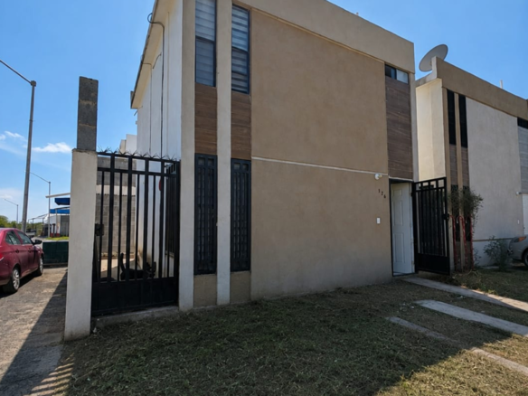 Casa en Venta en Laderas de la Silla, Juárez | 2 Plantas, Cochera Doble