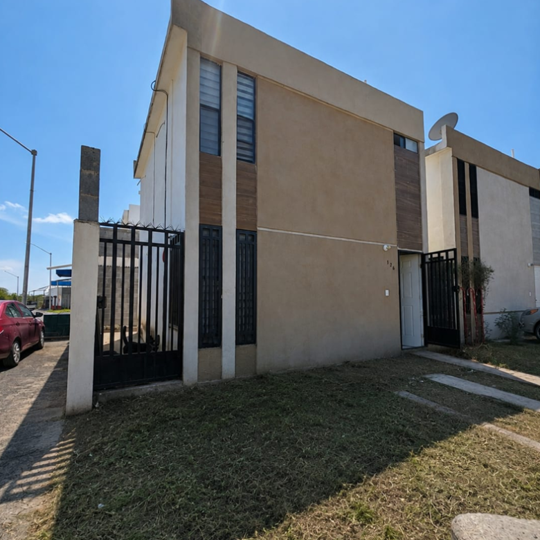 Casa en Venta en Laderas de la Silla, Juárez | 2 Plantas, Cochera Doble