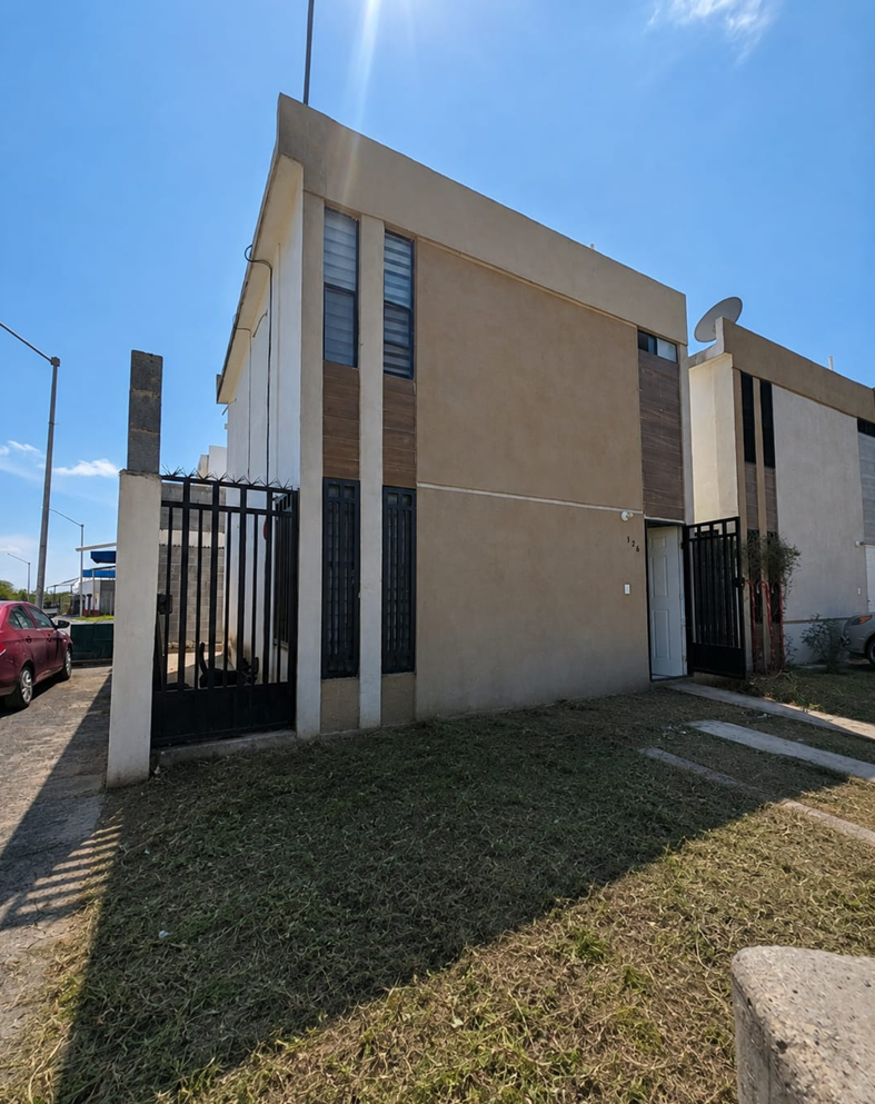 Casa en Venta en Laderas de la Silla, Juárez | 2 Plantas, Cochera Doble