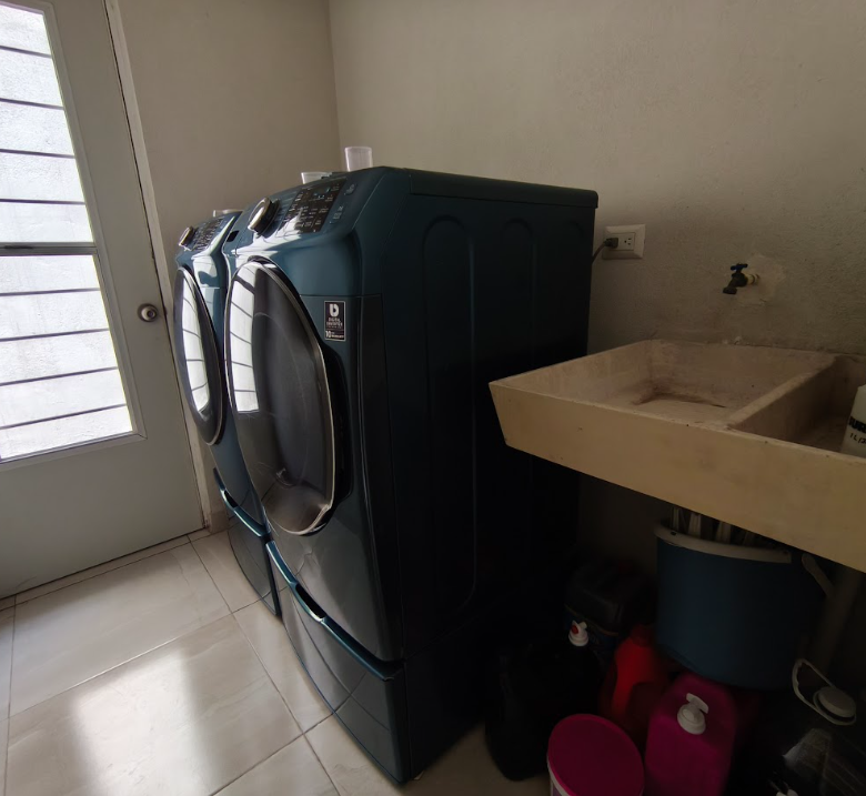 Casa en Venta en Fraccionamiento Samsara (Sector Bellini), García | 3 Recámaras con Alberca