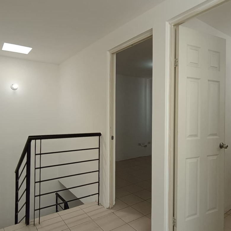Casa en Venta en Villas de la Hacienda, Juárez | 2 Plantas, Cochera Doble