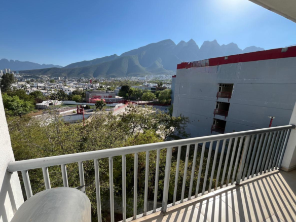 Departamento en Venta en Las Joyas de Cumbres (4to Sector), Monterrey | 2 Recámaras con Alberca
