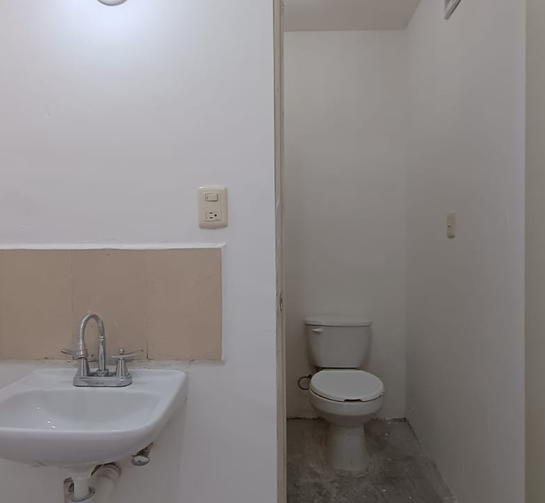 Casa en Venta en Residencial Los Ébanos, Juárez | 2 Recámaras, 2 Plantas