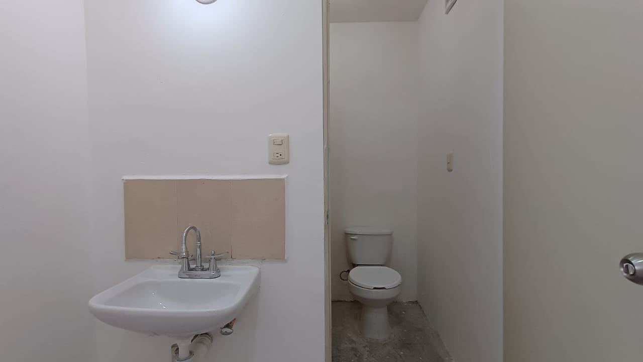 Casa en Venta en Residencial Los Ébanos, Juárez | 2 Recámaras, 2 Plantas