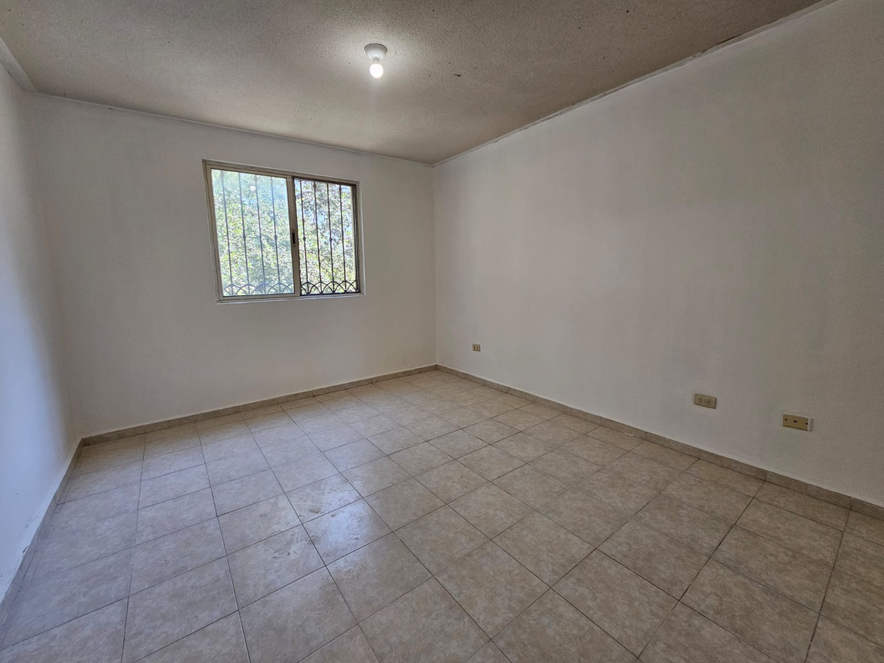 Casa en Venta en Cumbres de San Agustín, Monterrey | 3 Recámaras, 119 m²