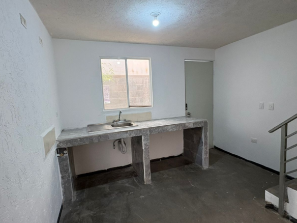 Casa en Venta en Bosques de Castilla, Salinas Victoria | 2 Plantas, 2 Recámaras