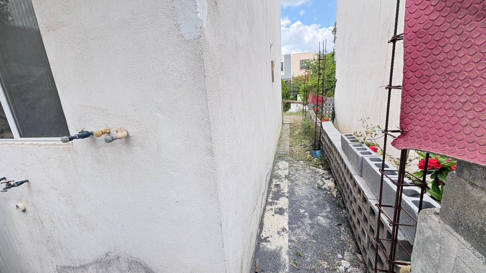 Casa en Venta en Bosques de Castilla, Salinas Victoria | 2 Plantas, 2 Recámaras