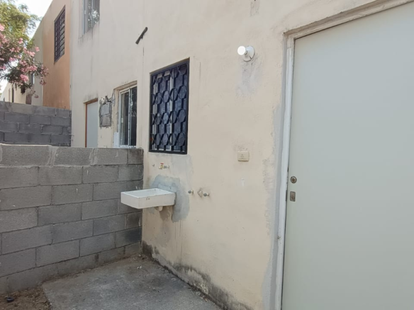 Casa en Venta en Residencial Los Ébanos, Juárez | 2 Recámaras, 2 Plantas