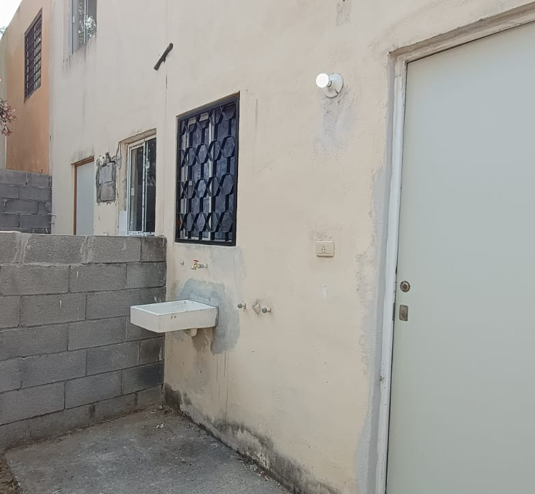 Casa en Venta en Residencial Los Ébanos, Juárez | 2 Recámaras, 2 Plantas