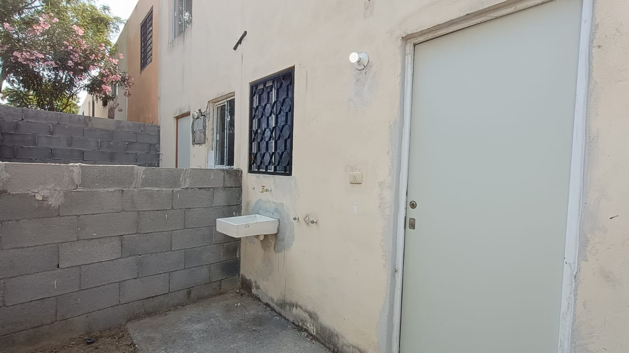 Casa en Venta en Residencial Los Ébanos, Juárez | 2 Recámaras, 2 Plantas
