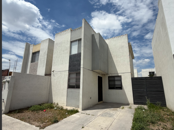 Casa en Venta en Fraccionamiento Santa María, García | 2 Plantas con Cocina Integral