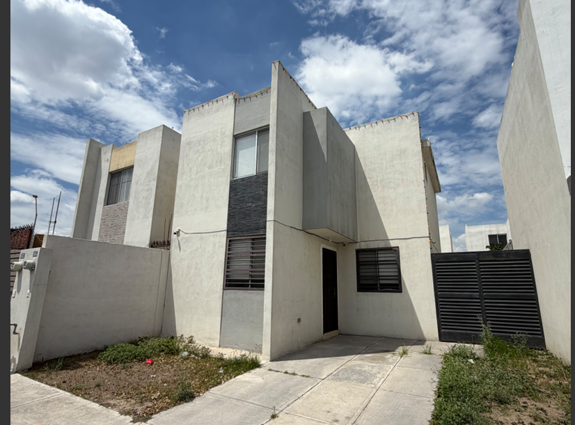 Casa en Venta en Fraccionamiento Santa María, García | 2 Plantas con Cocina Integral