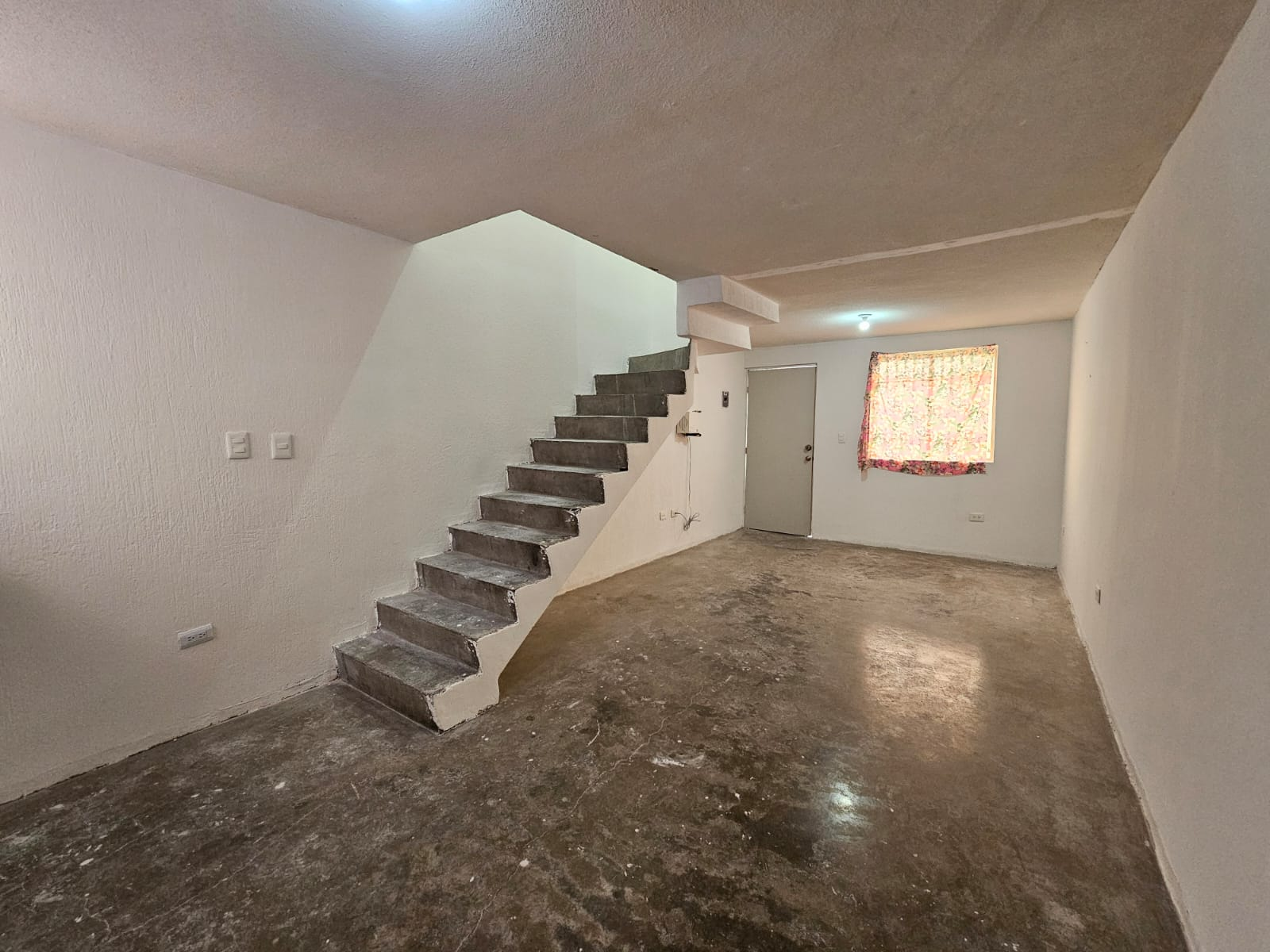 Casa en Venta en Fraccionamiento Valle Santa Isabel, Juárez | 2 Plantas, 2 Recámaras