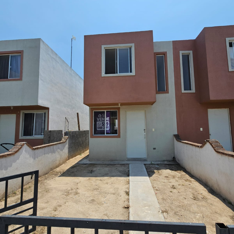 Casa en Venta en Fuentes de Castilla, Salinas Victoria | 2 Plantas, 2 Recámaras