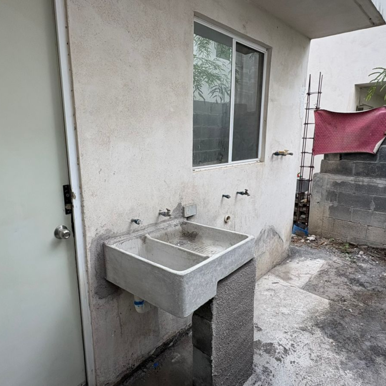Casa en Venta en Bosques de Castilla, Salinas Victoria | 2 Plantas, 2 Recámaras