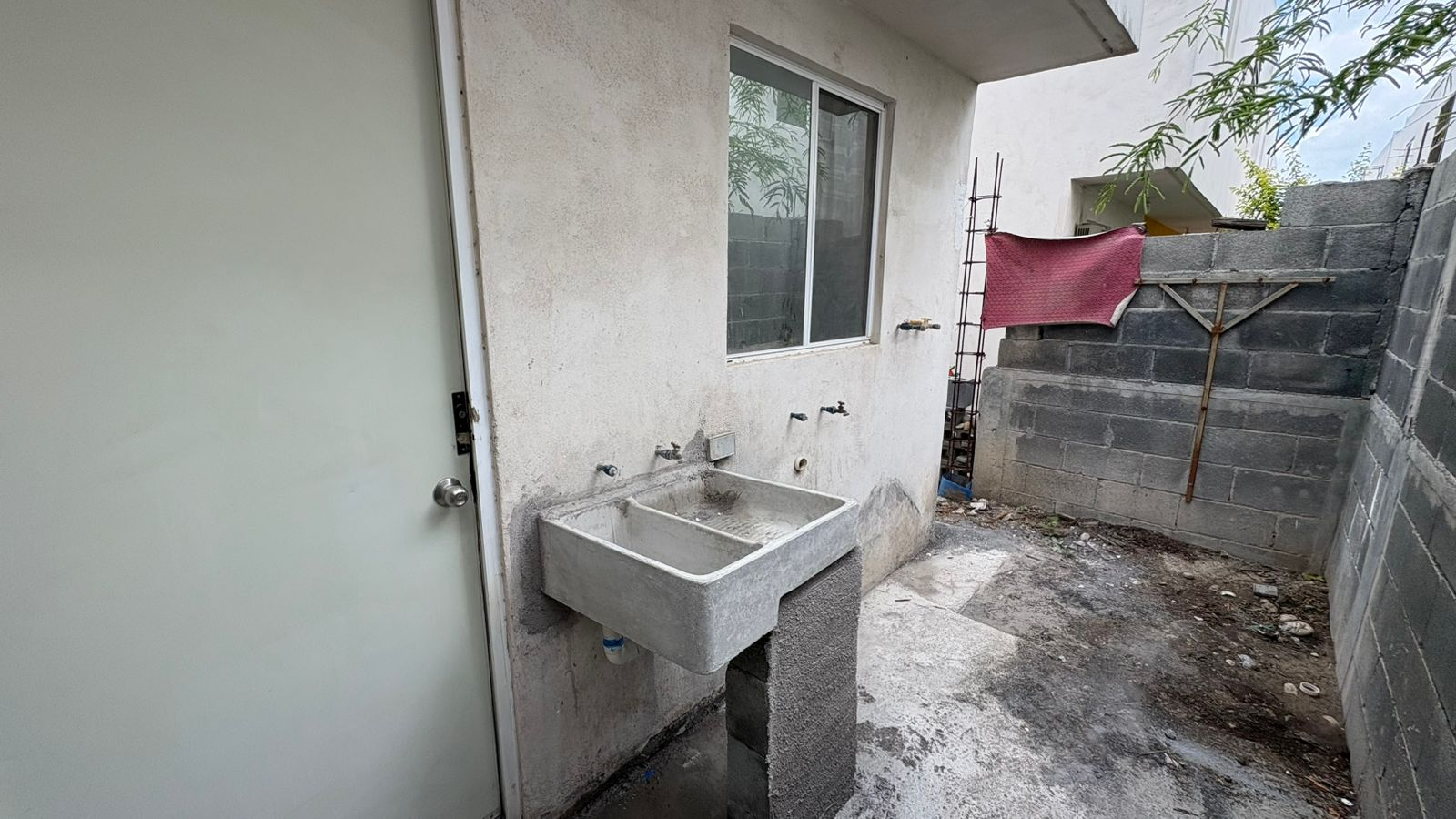 Casa en Venta en Bosques de Castilla, Salinas Victoria | 2 Plantas, 2 Recámaras