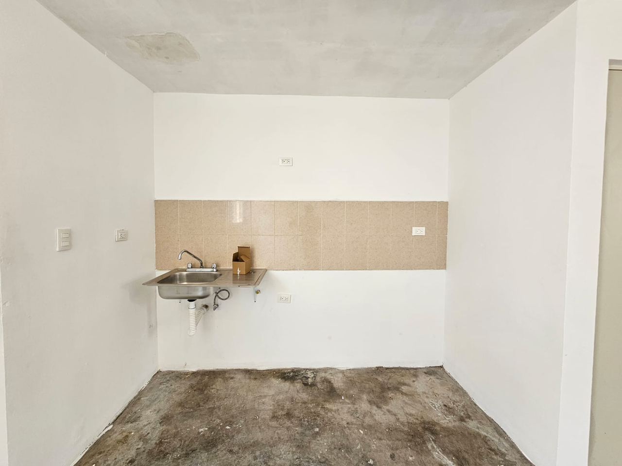 Casa en Venta en Fuentes de Castilla, Salinas Victoria | 2 Plantas, 2 Recámaras – Foto 11 Casa en Venta en Fuentes de Castilla, Salinas Victoria | 2 Plantas, 2 Recámaras
