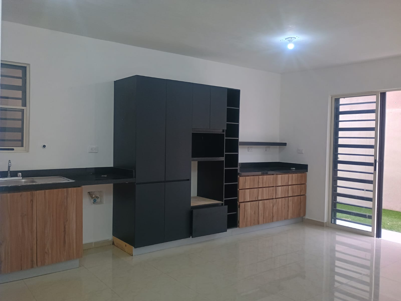 Casa en Venta en Valterra Residencial Sector Ámbar, Apodaca | 3 Plantas, 3 Recámaras – Foto 7 Casa en Venta en Valterra Residencial Sector Ámbar, Apodaca | 3 Plantas, 3 Recámaras