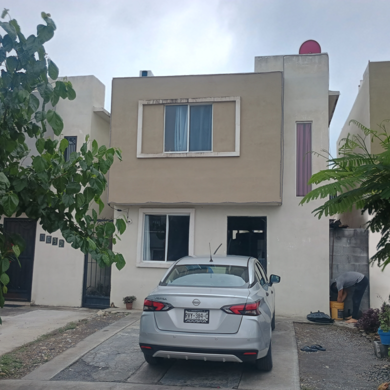 Casa en Venta en Lomas de Córdoba (Sector Villares), Juárez | 2 Plantas, 2 Recámaras