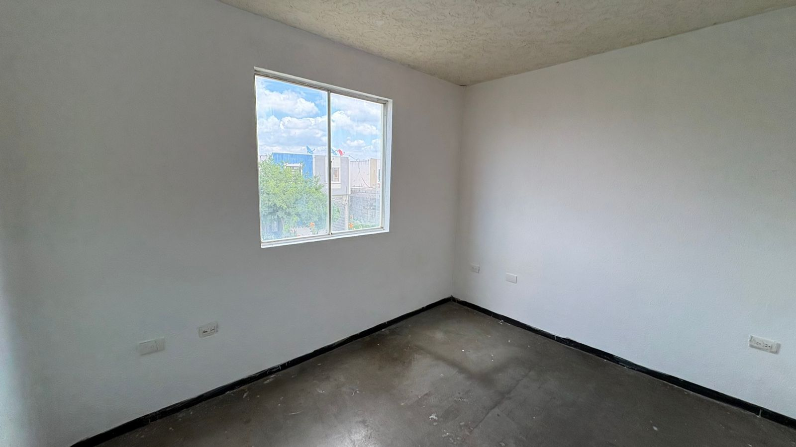 Casa en Venta en Bosques de Castilla, Salinas Victoria | 2 Plantas, 2 Recámaras