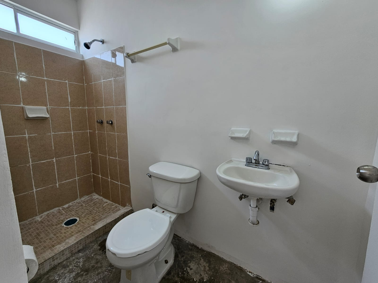 Casa en Venta en Fuentes de Castilla, Salinas Victoria | 2 Plantas, 2 Recámaras – Foto 3 Casa en Venta en Fuentes de Castilla, Salinas Victoria | 2 Plantas, 2 Recámaras