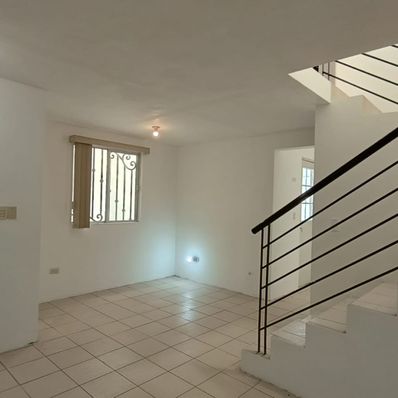 Casa en Venta en Villas de la Hacienda, Juárez | 2 Plantas, Cochera Doble