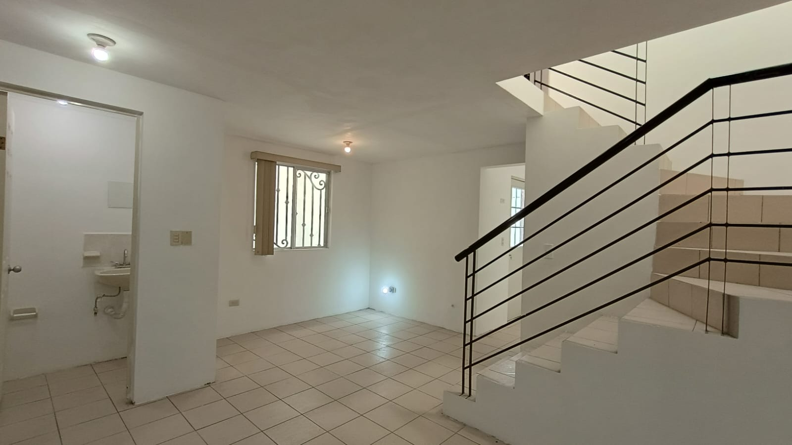 Casa en Venta en Villas de la Hacienda, Juárez | 2 Plantas, Cochera Doble