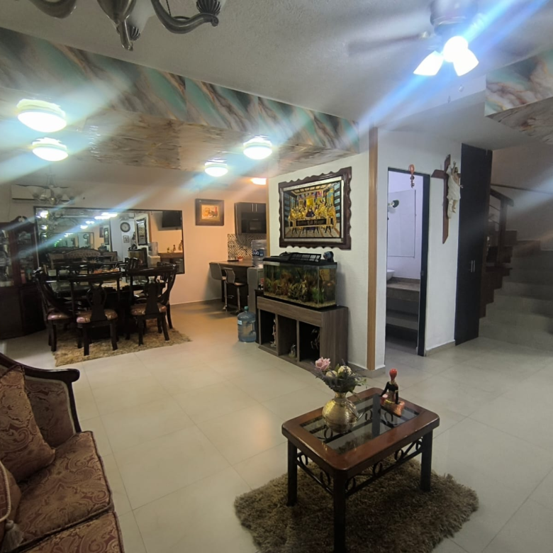 Casa de Lujo en Venta en Crystal Lagoons (Moderno Apodaca), Apodaca | 340 m², 4 Recámaras