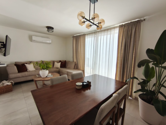 Casa en Venta en Fraccionamiento Samsara (Sector Bellini), García | 3 Recámaras con Alberca