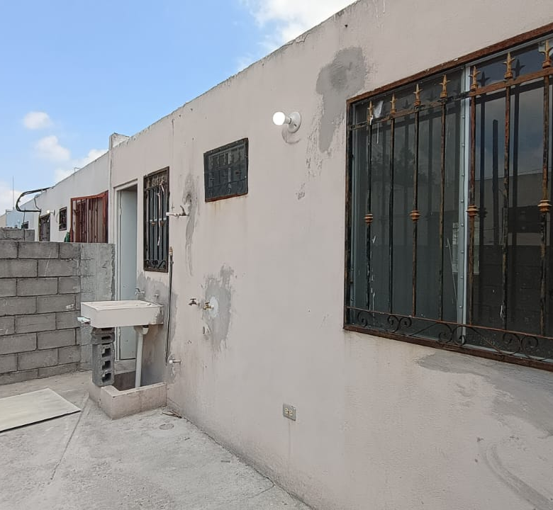 Casa en Venta en Los Cometas, Juárez | 2 Recámaras, Cochera
