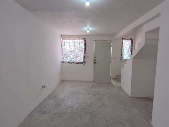 Casa en Venta en Residencial Los Ébanos, Juárez | 2 Recámaras, 2 Plantas