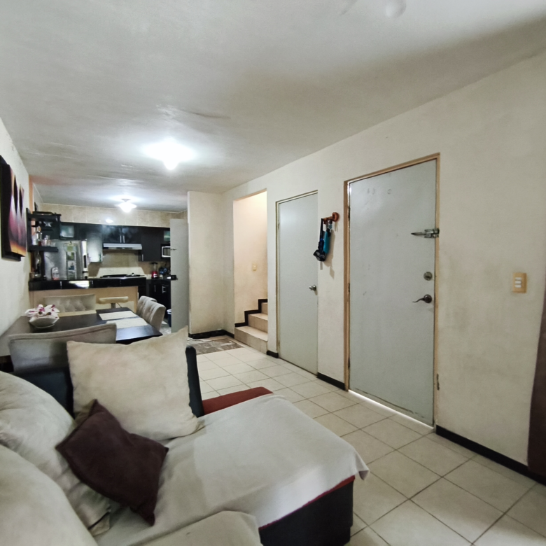 Casa en Venta en Renaceres Residencial 3er Sector, Apodaca | 2 Recámaras con Cocina Integral
