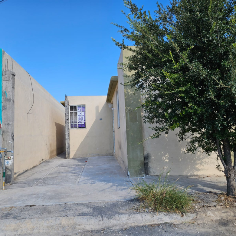 Casa en Venta en Portal de Lincoln, García | 2 Recámaras