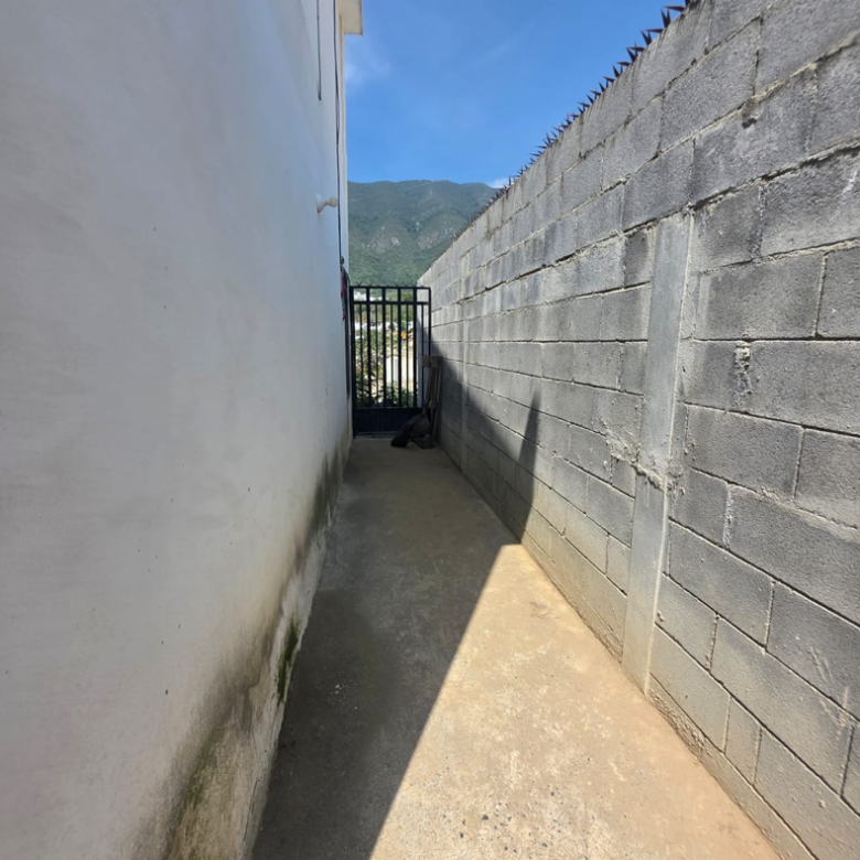 Casa en Venta en Laderas de la Silla, Juárez | 2 Plantas, Cochera Doble