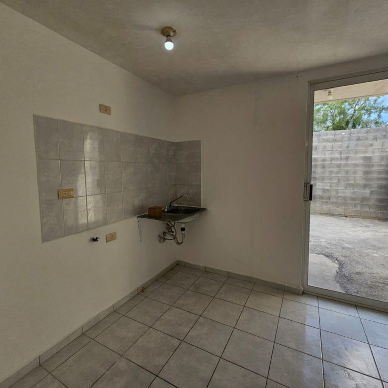 Casa en Venta en Parques Diamante, García | 2 Plantas, 2 Recámaras
