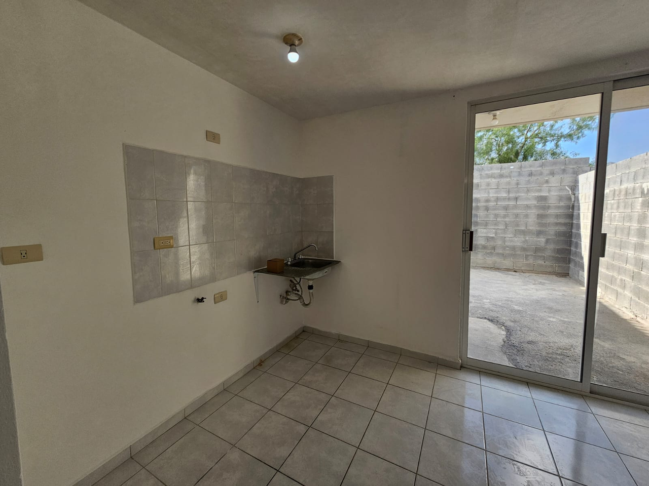 Casa en Venta en Parques Diamante, García | 2 Plantas, 2 Recámaras