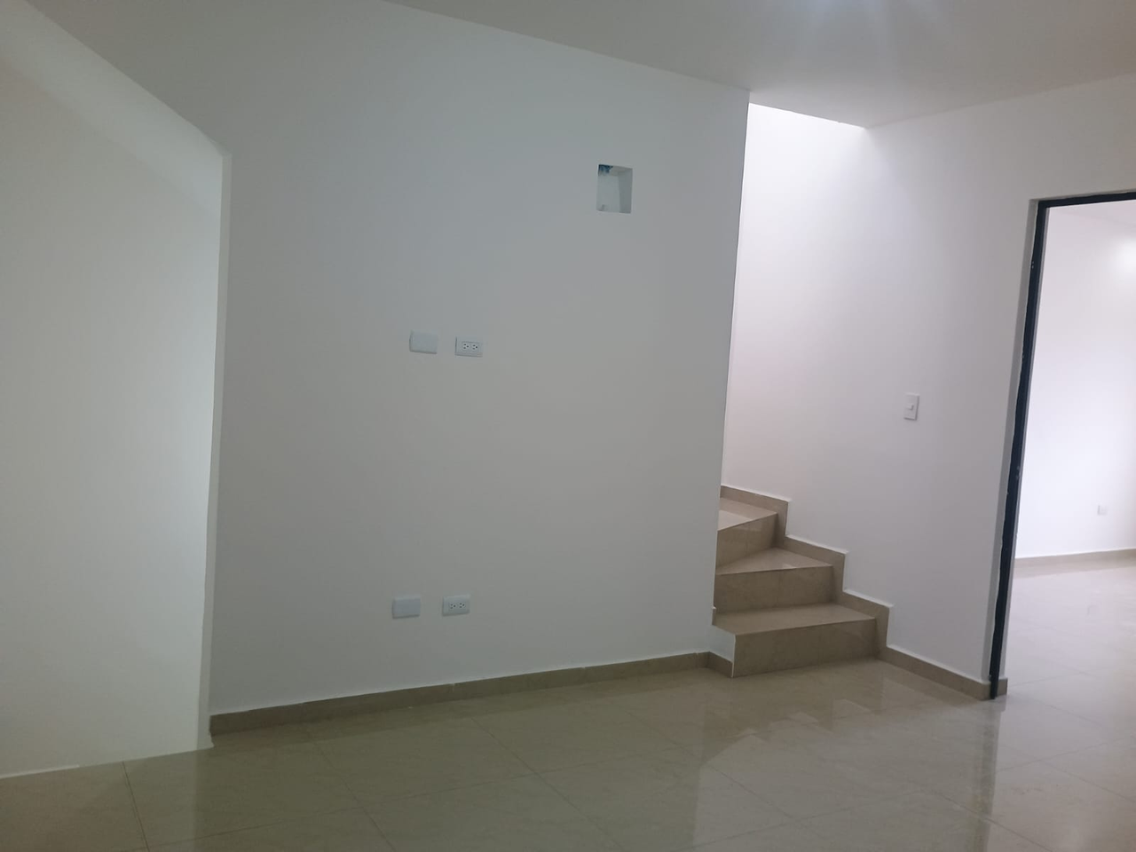 Casa en Venta en Valterra Residencial Sector Ámbar, Apodaca | 3 Plantas, 3 Recámaras – Foto 10 Casa en Venta en Valterra Residencial Sector Ámbar, Apodaca | 3 Plantas, 3 Recámaras