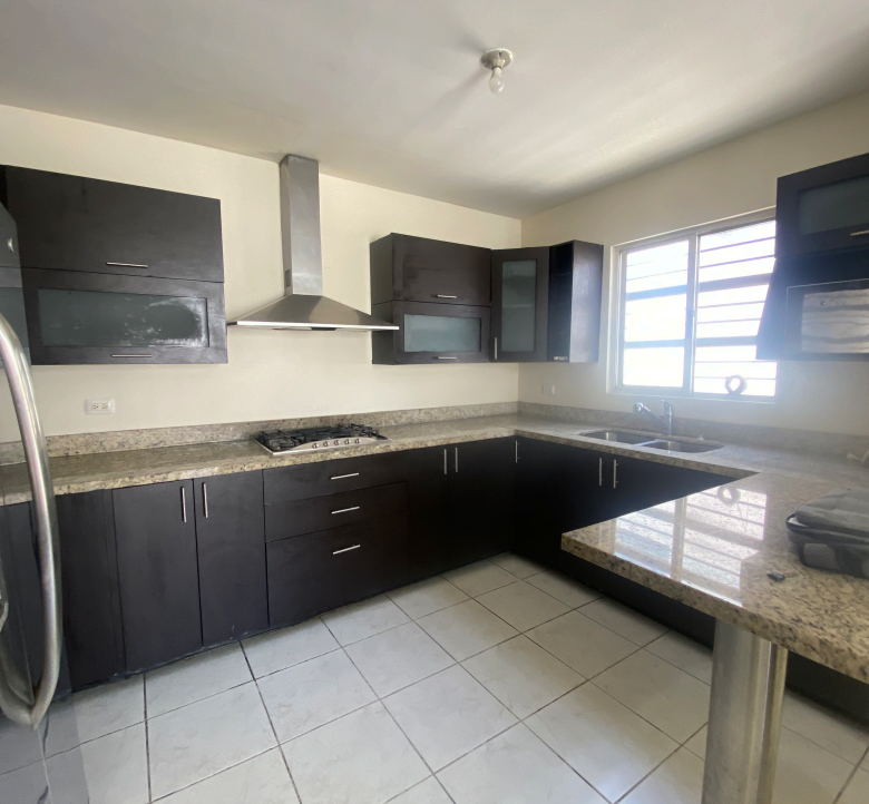 Casa en Venta en Fraccionamiento Almería, Apodaca | 4 Recámaras, 190 m²