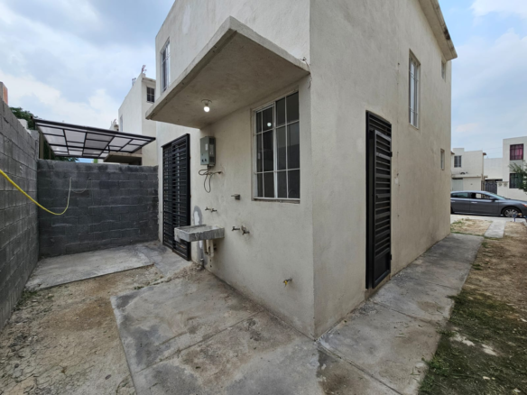 Casa en Venta en Parques Zafiro Azul Real, García | 3 Recámaras, 3 Baños