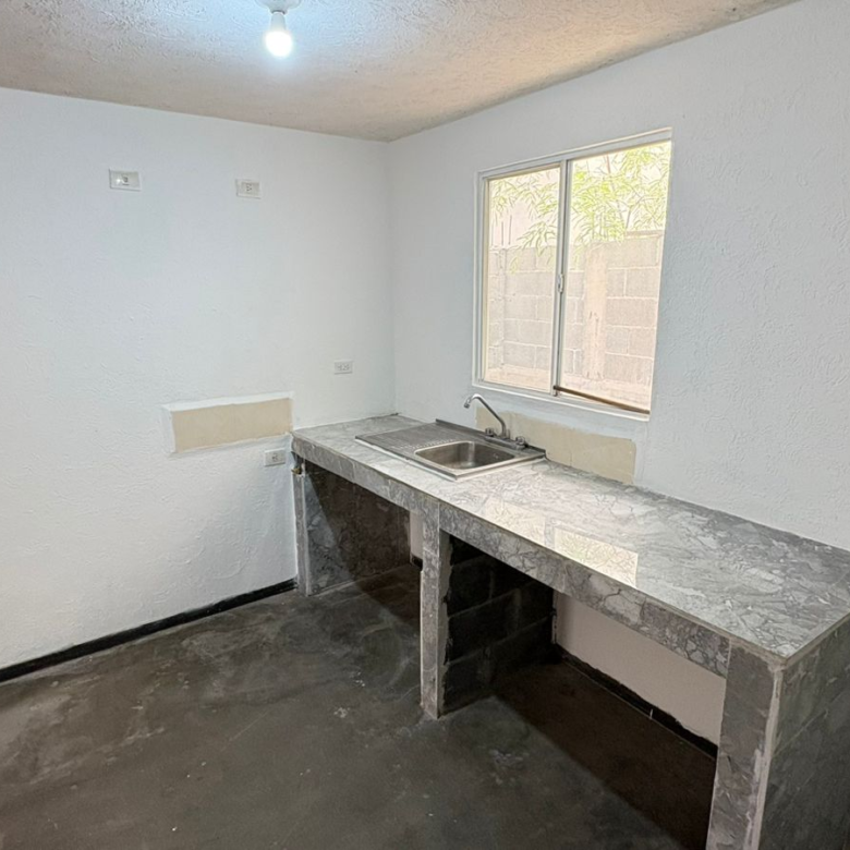 Casa en Venta en Bosques de Castilla, Salinas Victoria | 2 Plantas, 2 Recámaras