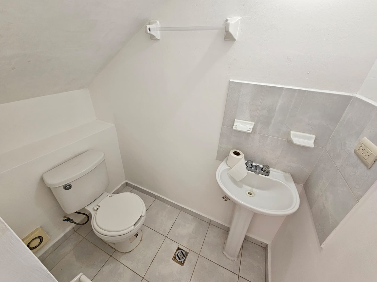 Casa en Venta en Parques Diamante, García | 2 Plantas, 2 Recámaras
