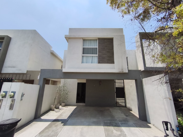 Casa en Venta en Fraccionamiento Samsara (Sector Bellini), García | 3 Recámaras con Alberca