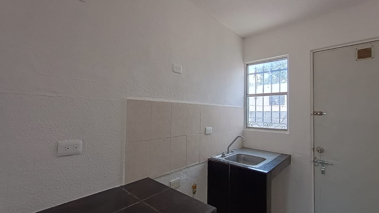 Casa en Venta en Los Cometas, Juárez | 2 Recámaras, Cochera