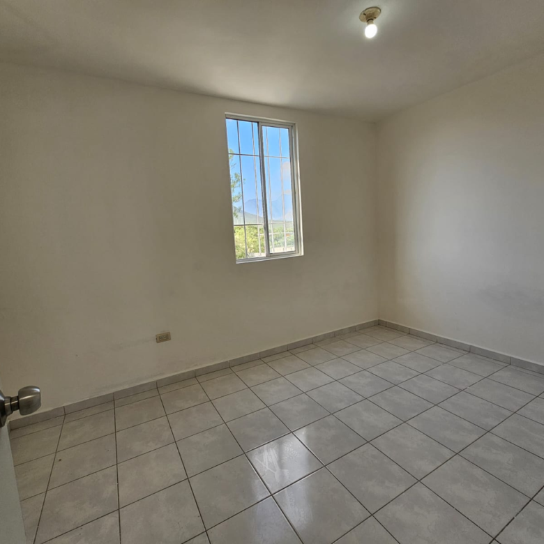Casa en Venta en Parques Diamante, García | 2 Plantas, 2 Recámaras